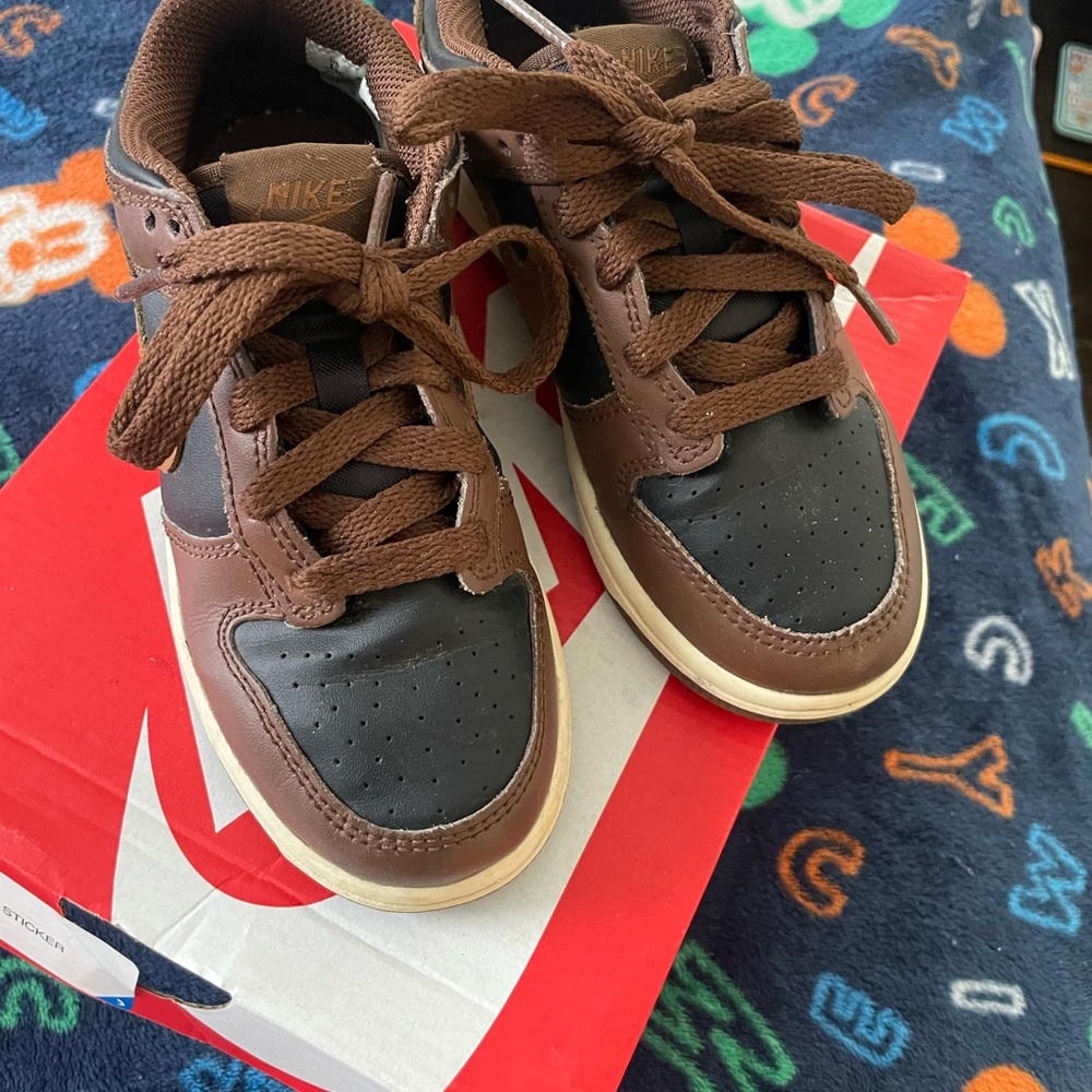 Nike Kids Brown and Black Low-Top Sneakers